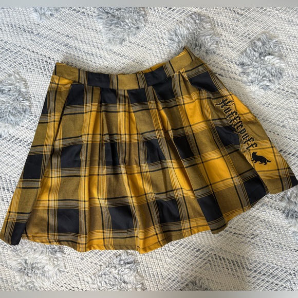 Hot Topic Hufflepuff Plaid Skirt - Picture 1 of 5